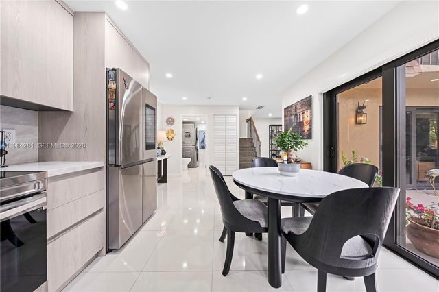 2415 W 67th Pl 8-11, Hialeah, FL 33016