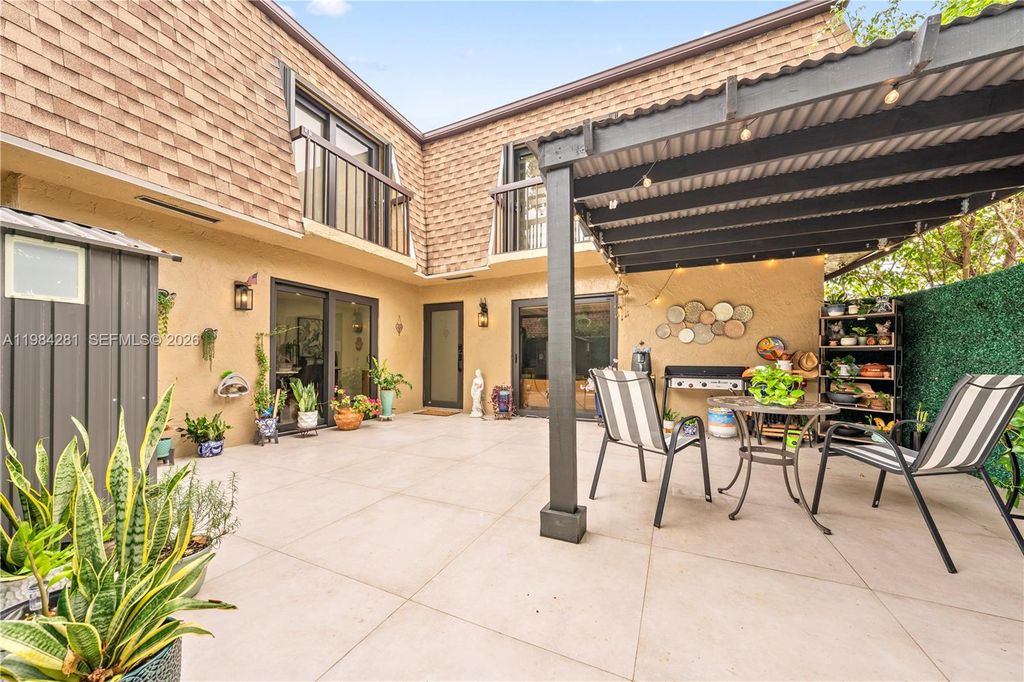 2415 W 67th Pl 8-11, Hialeah, FL 33016