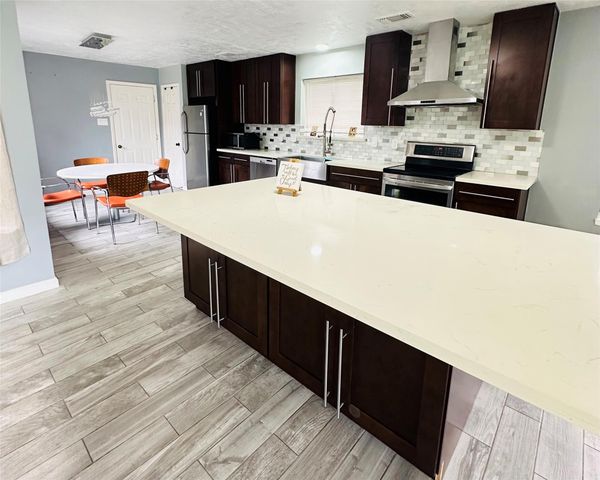 2115 Barrington Place Drive, Sugar Land, TX 77478