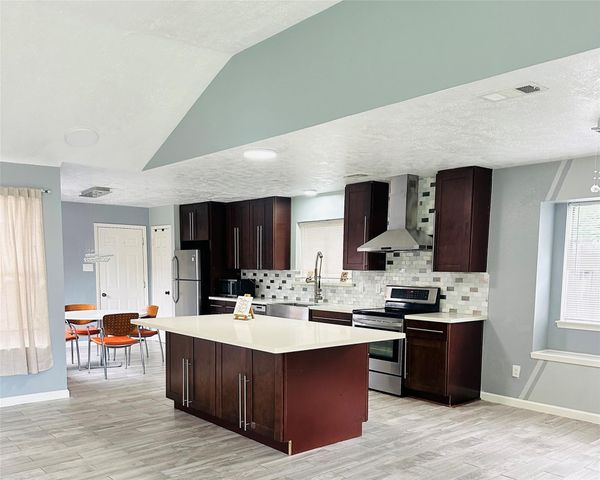 2115 Barrington Place Drive, Sugar Land, TX 77478