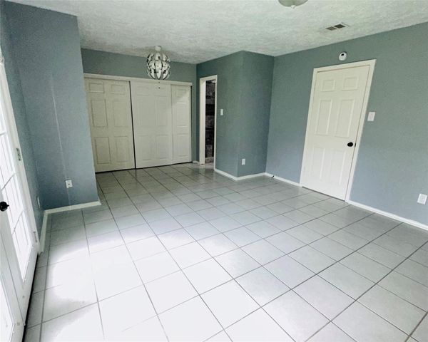 2115 Barrington Place Drive, Sugar Land, TX 77478