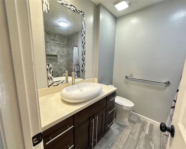 2115 Barrington Place Drive, Sugar Land, TX 77478