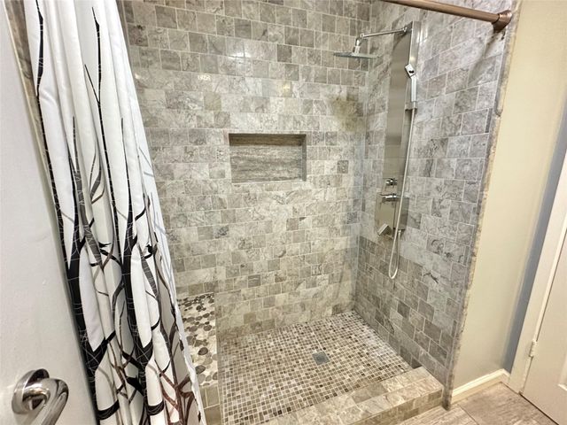 2115 Barrington Place Drive, Sugar Land, TX 77478