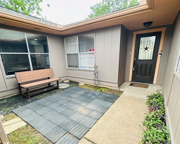 2115 Barrington Place Drive, Sugar Land, TX 77478