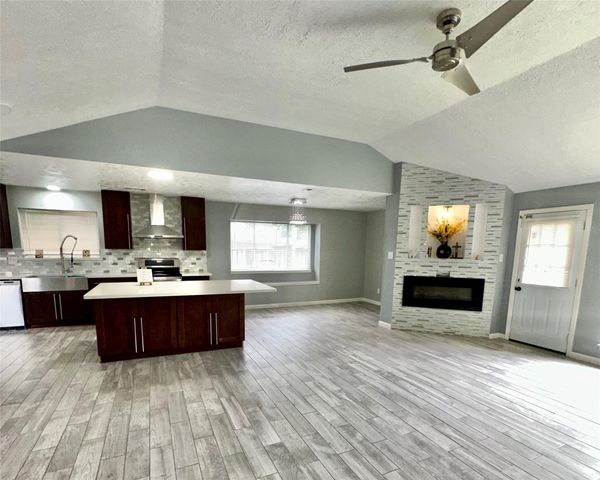 2115 Barrington Place Drive, Sugar Land, TX 77478