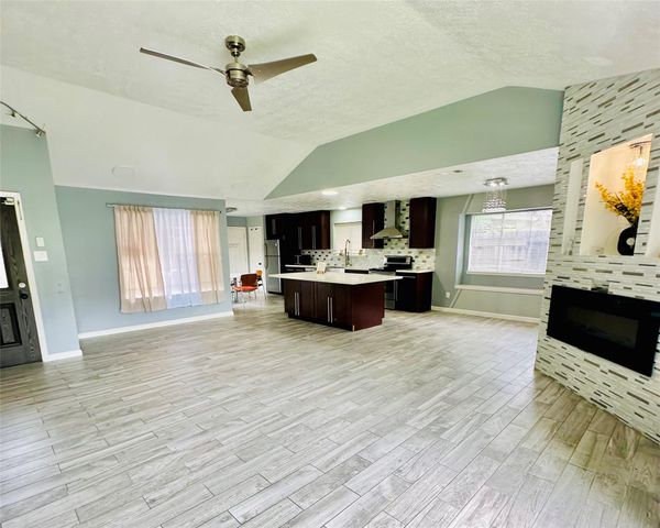 2115 Barrington Place Drive, Sugar Land, TX 77478