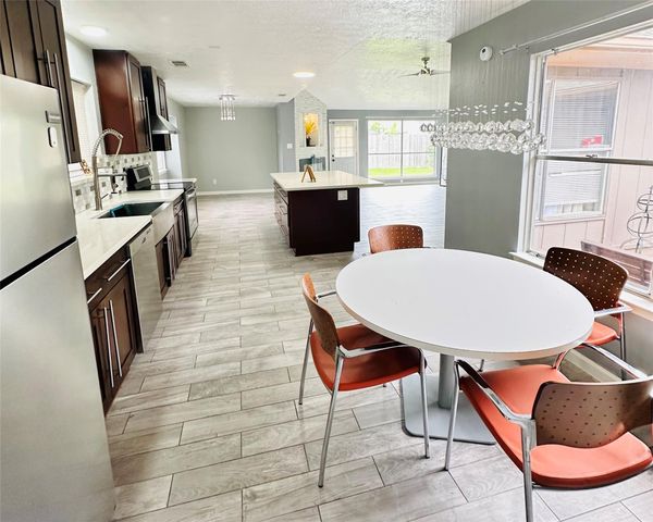 2115 Barrington Place Drive, Sugar Land, TX 77478