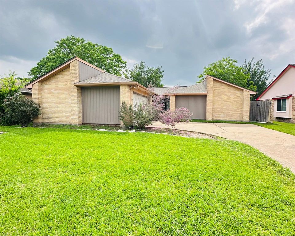 2115 Barrington Place Drive, Sugar Land, TX 77478