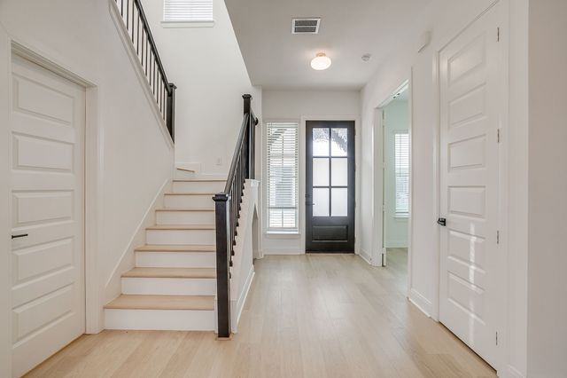 708 Pheasant Run Street, Arlington, TX 76005