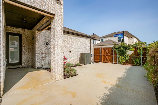 708 Pheasant Run Street, Arlington, TX 76005