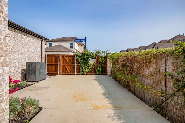 708 Pheasant Run Street, Arlington, TX 76005