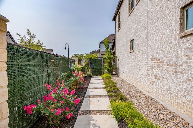 708 Pheasant Run Street, Arlington, TX 76005