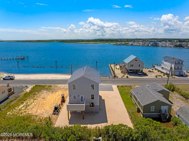 1131 S Green Street, Tuckerton, NJ 08087