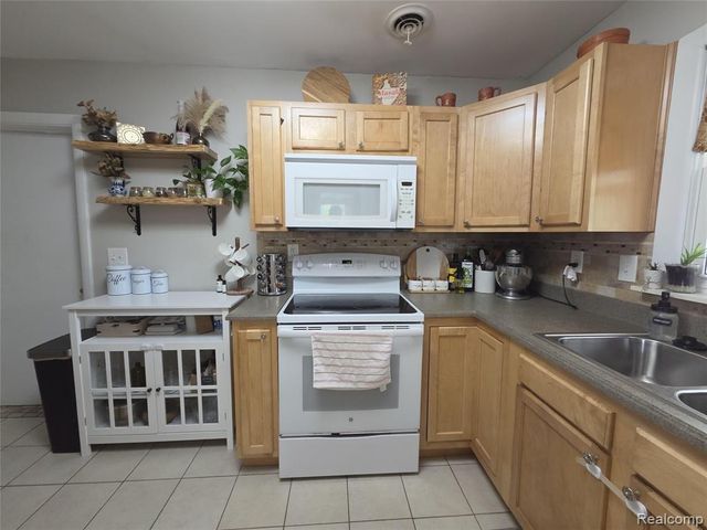 829 E Exchange Street, Owosso, MI 48867