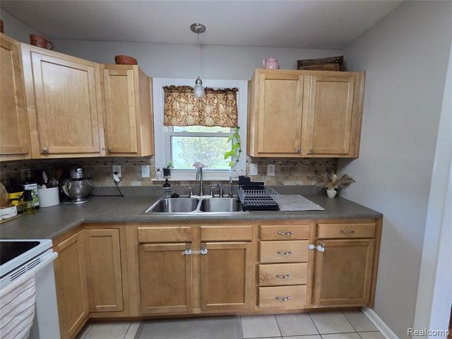 829 E Exchange Street, Owosso, MI 48867