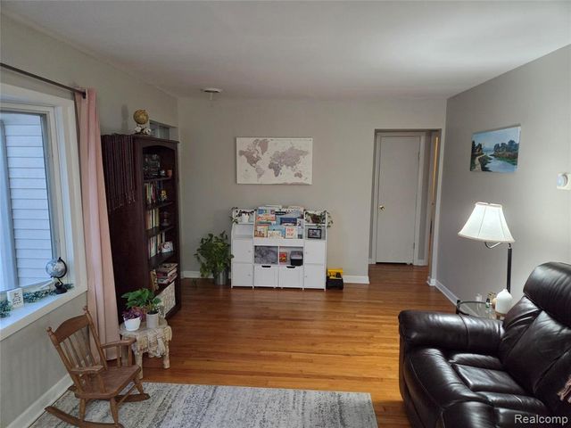 829 E Exchange Street, Owosso, MI 48867
