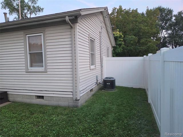829 E Exchange Street, Owosso, MI 48867