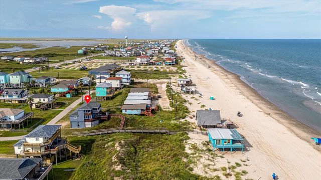 601 Wave Court, Surfside Beach, TX 77541