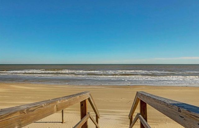 601 Wave Court, Surfside Beach, TX 77541