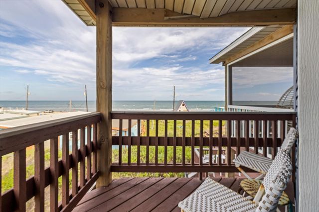 601 Wave Court, Surfside Beach, TX 77541