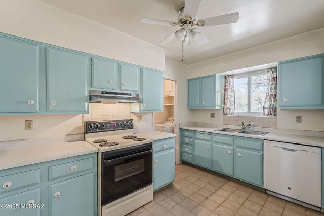 316 S Abrego Drive, Green Valley, AZ 85614