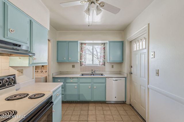 316 S Abrego Drive, Green Valley, AZ 85614