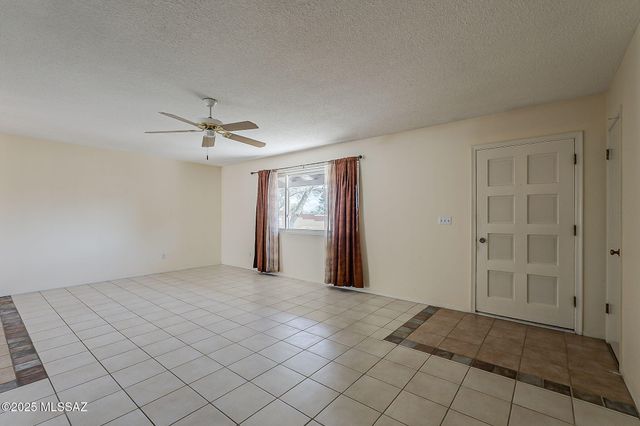 316 S Abrego Drive, Green Valley, AZ 85614