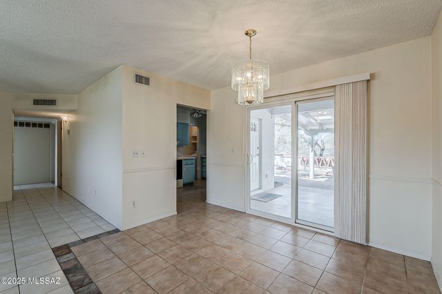 316 S Abrego Drive, Green Valley, AZ 85614