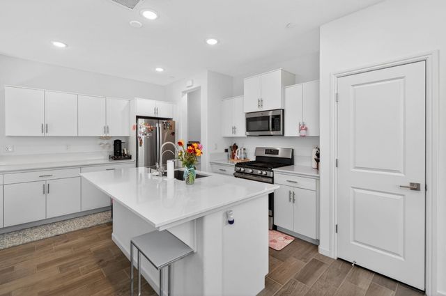 501 Farmhouse Lane, Clovis, CA 93619