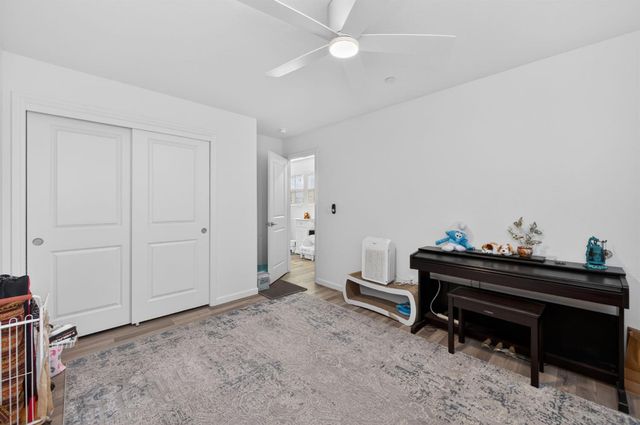 501 Farmhouse Lane, Clovis, CA 93619