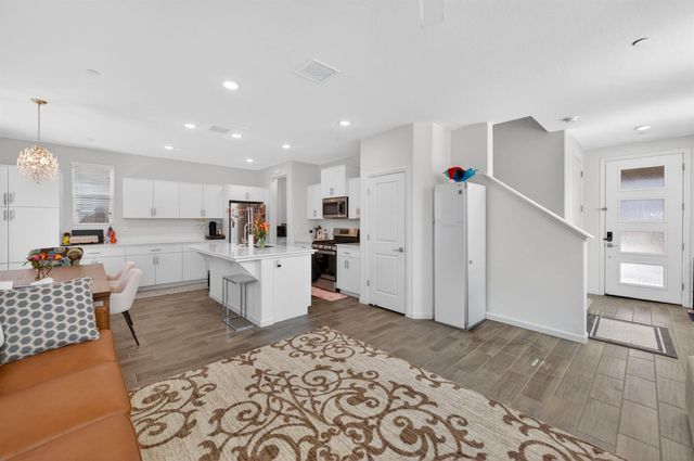 501 Farmhouse Lane, Clovis, CA 93619