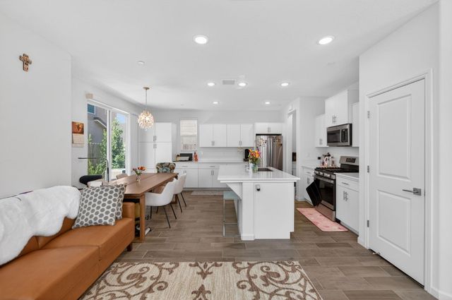 501 Farmhouse Lane, Clovis, CA 93619