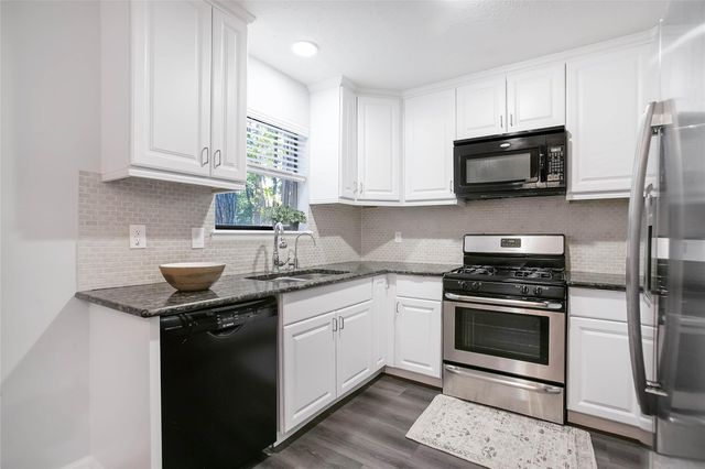 56 E White Willow Circle, Montgomery, TX 77381