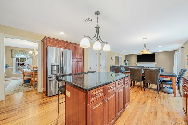 9 Franciscan Lane, Smithtown, NY 11787