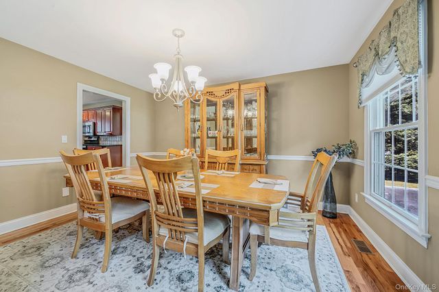 9 Franciscan Lane, Smithtown, NY 11787