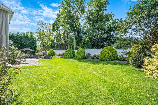 9 Franciscan Lane, Smithtown, NY 11787