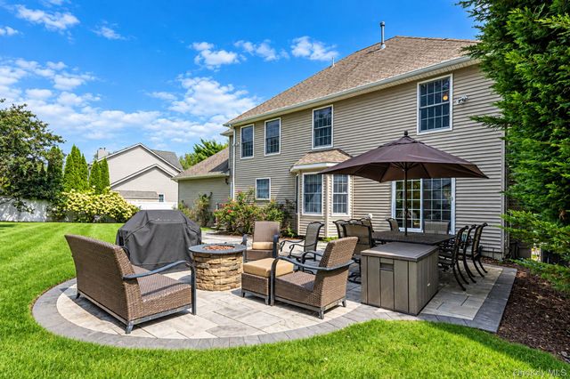 9 Franciscan Lane, Smithtown, NY 11787