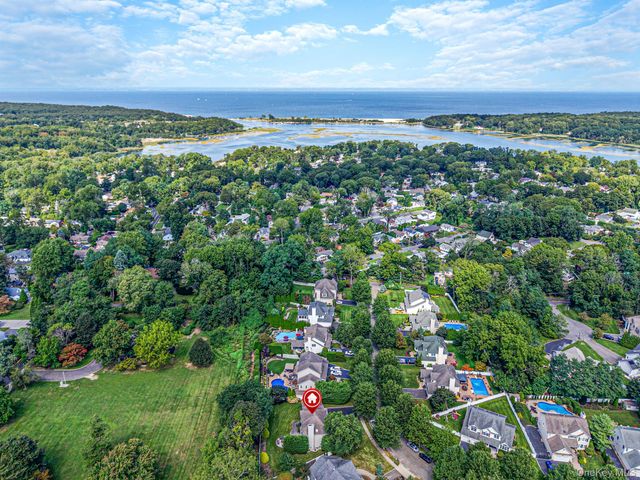 9 Franciscan Lane, Smithtown, NY 11787