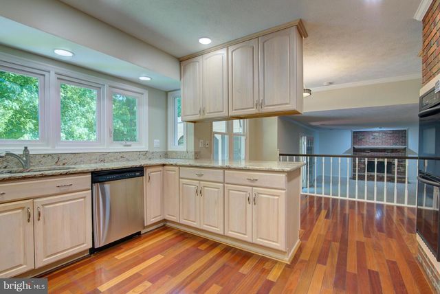 44 CARROLLTON RD, Sterling, VA 20165