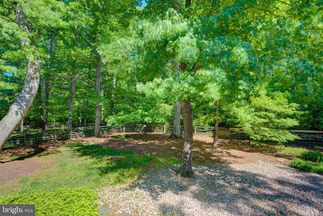 44 CARROLLTON RD, Sterling, VA 20165