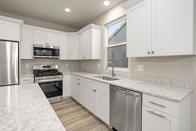1142 Julian Court, Waterford Twp, MI 48327