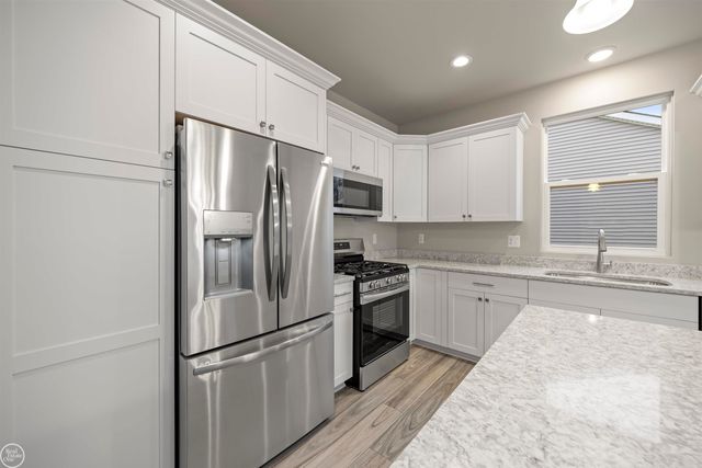 1142 Julian Court, Waterford Twp, MI 48327