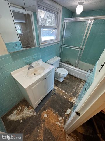 8 GREAT OAK RD, Voorhees, NJ 08043