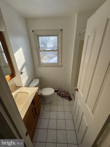 8 GREAT OAK RD, Voorhees, NJ 08043