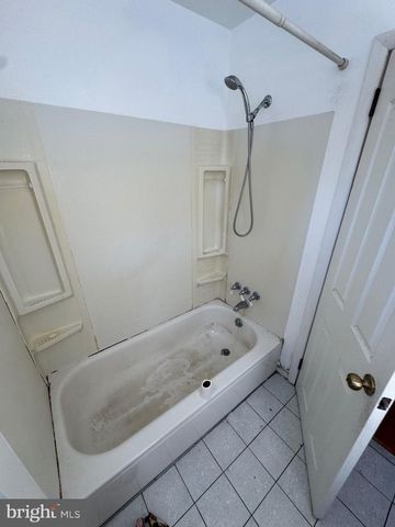 8 GREAT OAK RD, Voorhees, NJ 08043