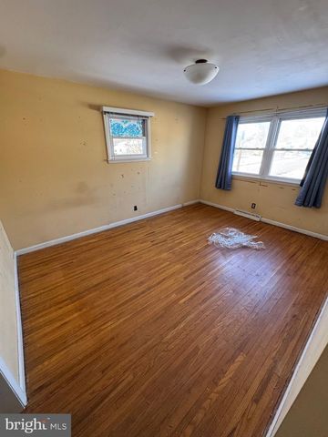 8 GREAT OAK RD, Voorhees, NJ 08043