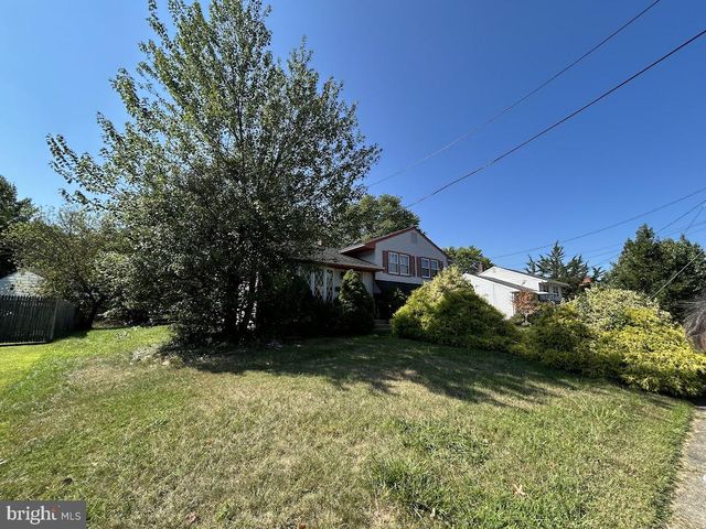 8 GREAT OAK RD, Voorhees, NJ 08043