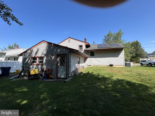 8 GREAT OAK RD, Voorhees, NJ 08043