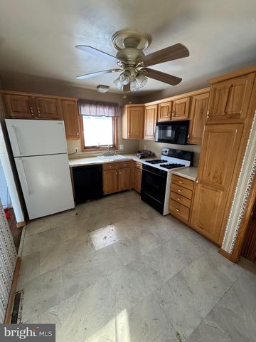 8 GREAT OAK RD, Voorhees, NJ 08043