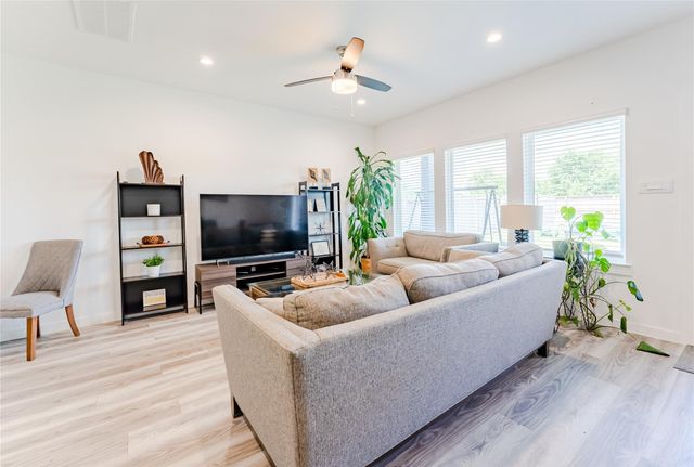 10213 Berkeley Springs Trail, Houston, TX 77051